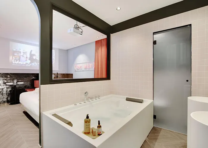 Magnifique 2p Avec Jacuzzi Et Cinema Lägenhet *